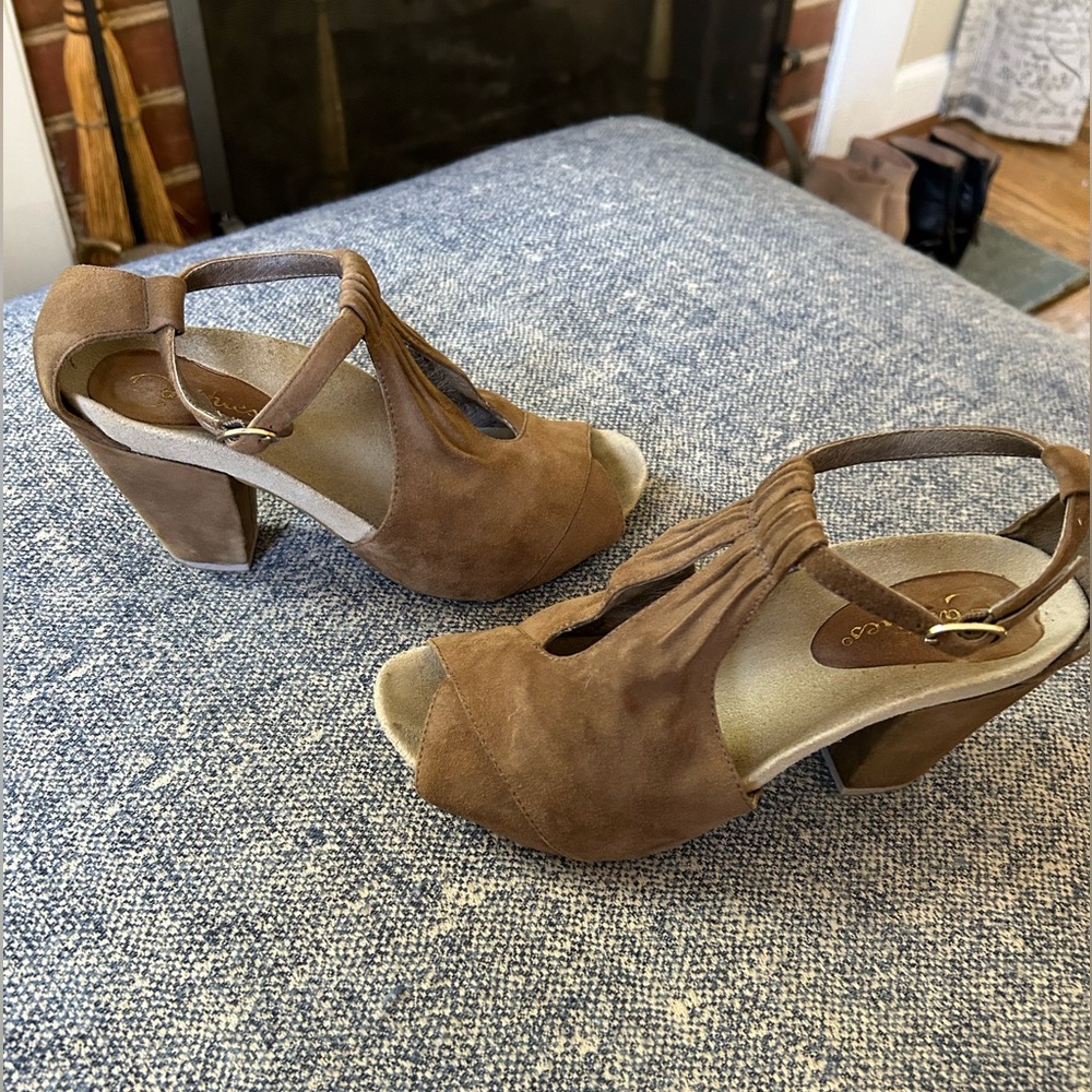 Earthies Veria Peep-toe Heels with Ankle Strap in Dark Khaki